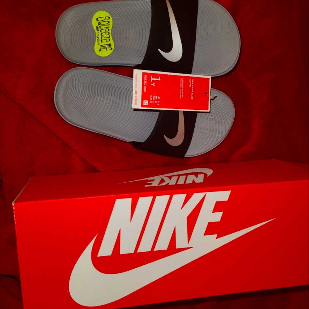 Youth Nike Sandals/slides sz1